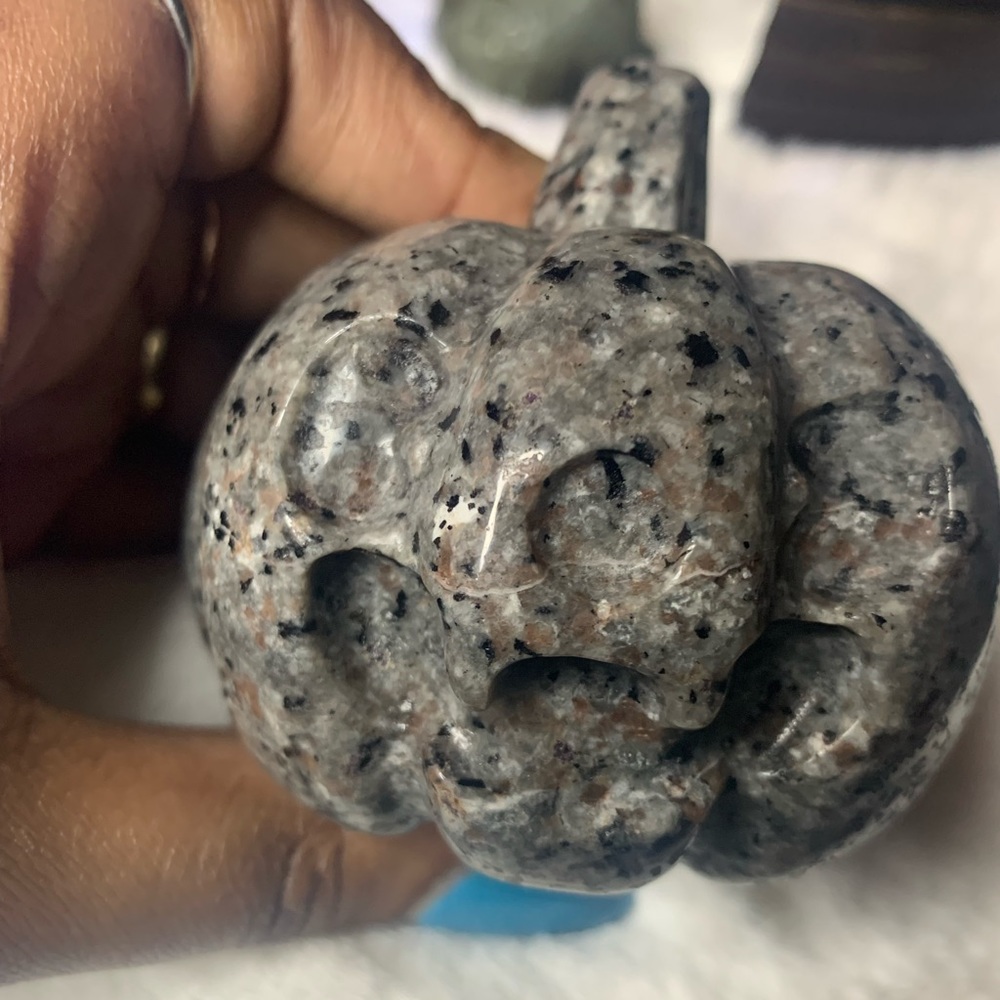 Pumpkin or Skull glow in UV light crystal yooperlite